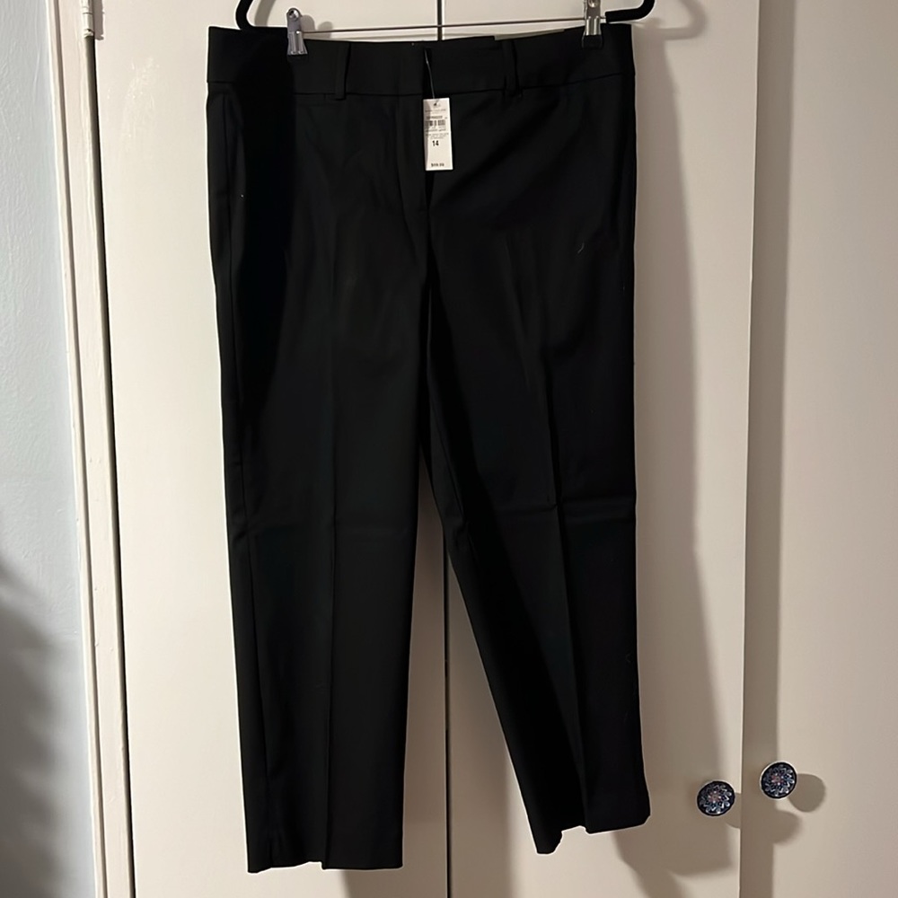 Ann Taylor Factory size  14 NWT black signature cropped leg pants